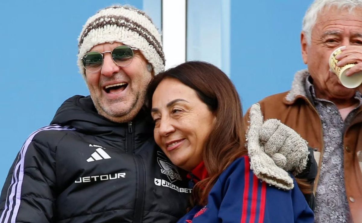 Momento Bullabo: Aníbal Mosa y Cecilia Pérez comparten risas en Superclásico Femenino