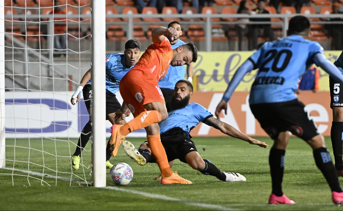 Primera B: Cobreloa y Wanderers empatan en jornada agitada Primera B: Cobreloa y Wanderers empatan en jornada agitada