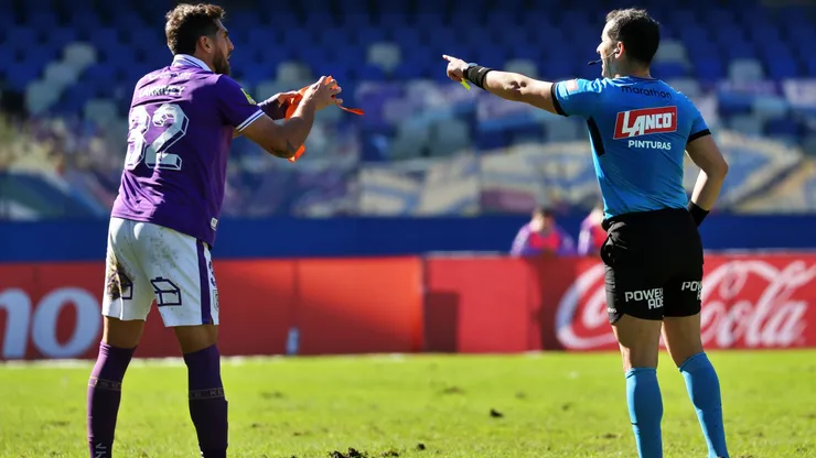 Joaquín Larrivey fue expulsado por Fernando Véjar en derby de Concepción.