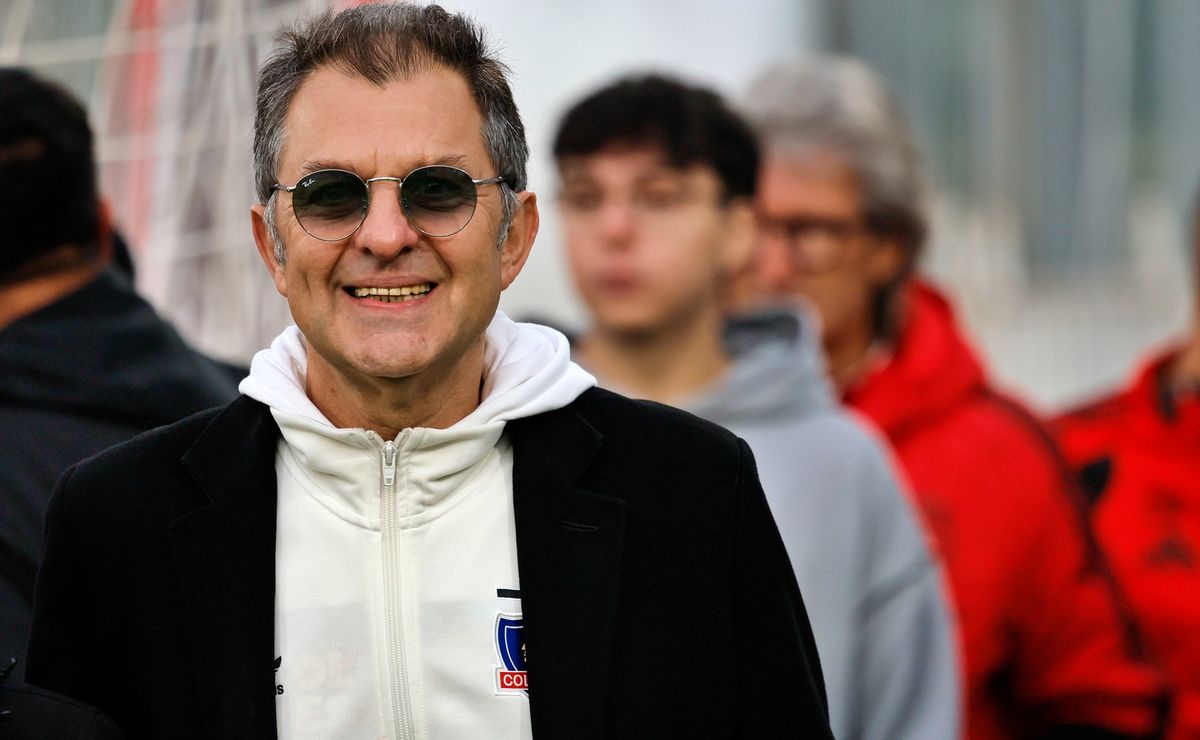Aníbal Mosa alerta que Colo Colo va por un último golpe: “Mientras esté abierto el mercado”