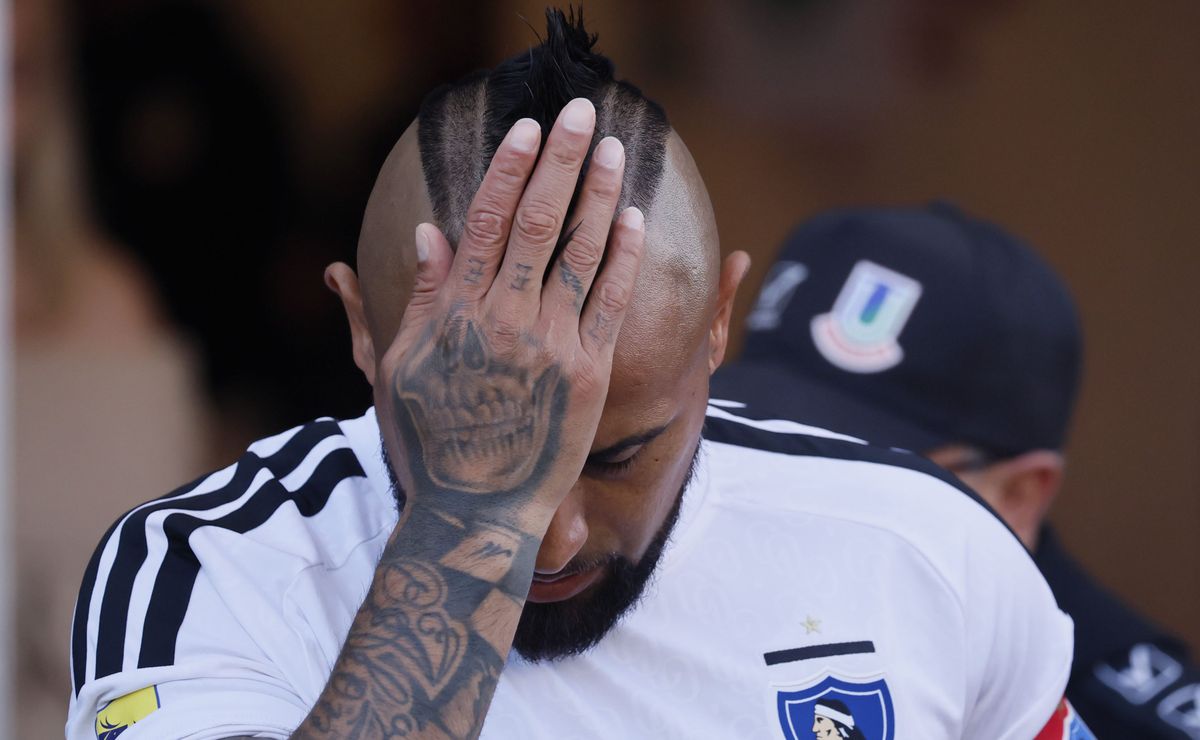 Gualberto Jara cuestiona la baja de Arturo Vidal en Colo Colo: “El más bajo del equipo, muy desordenado”
