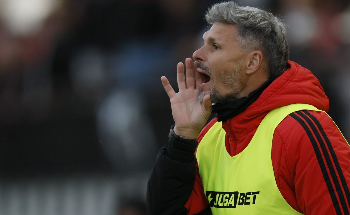 ¿Para reemplazar a Arturo Vidal? Fernando Ortiz explica el fichaje de Iván Román en Colo Colo