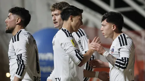 Jonathan Villagra celebra junto a Leandro Hernández, autor del gol del triunfo albo.