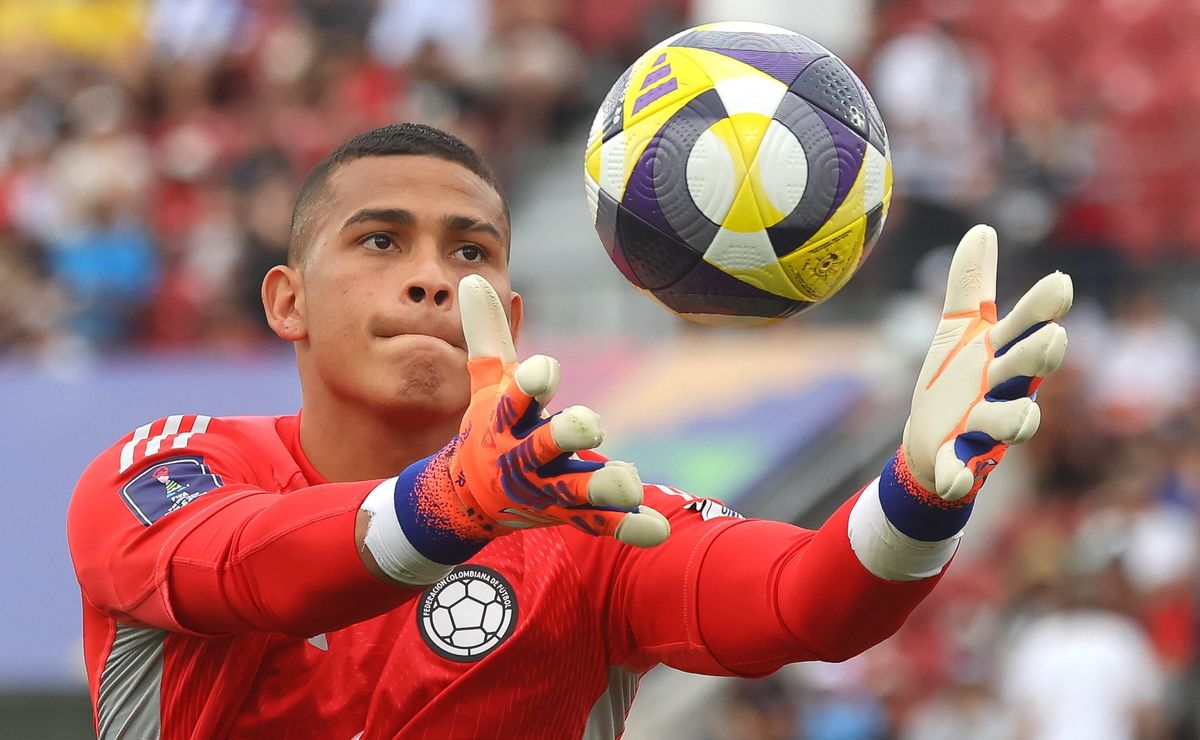 Estuvo listo en U de Chile: Jordan García se queda en México por una emergencia con una leyenda de Colombia