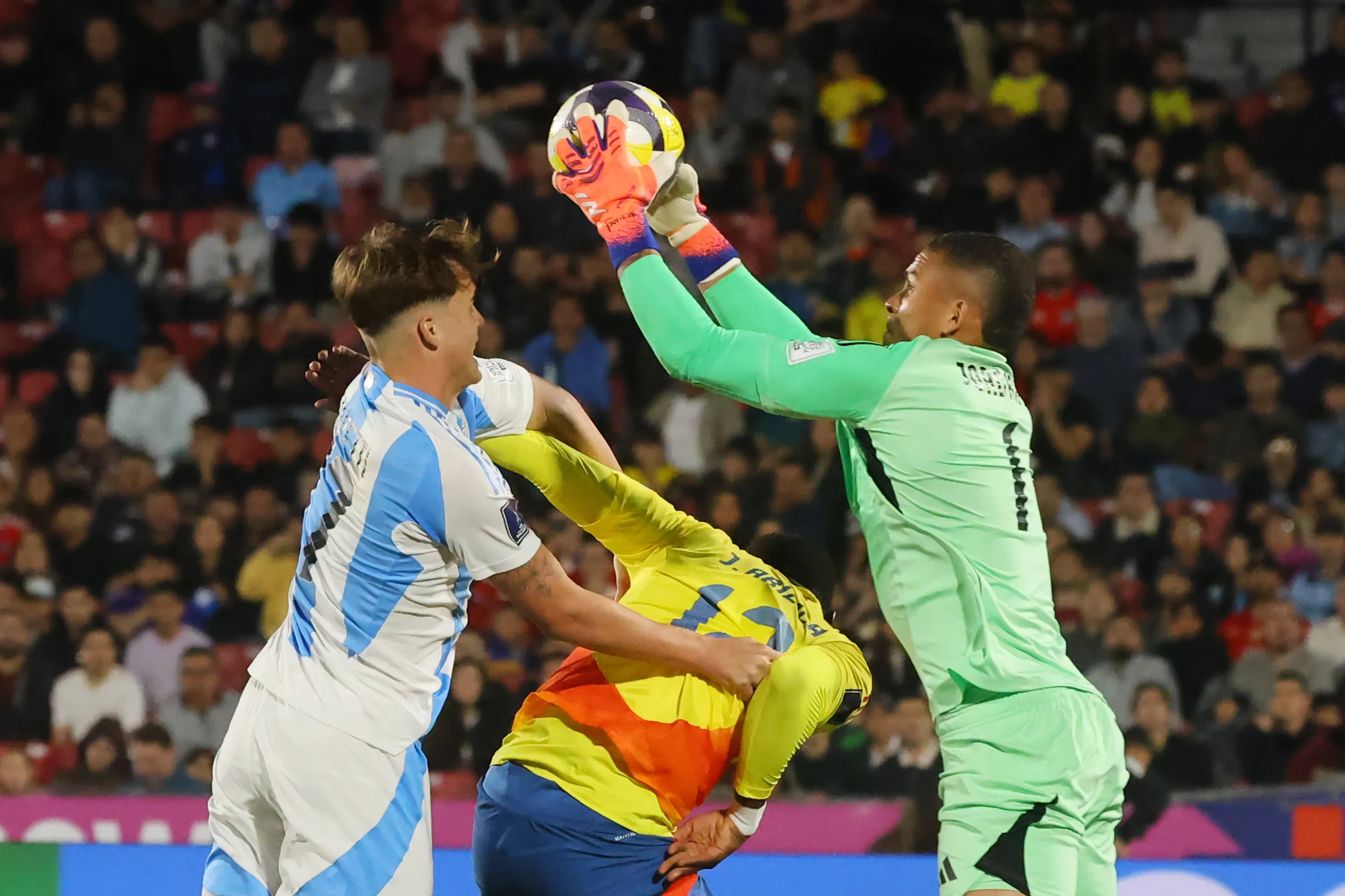 Jordan García en acción durante el Mundial Sub 20 de Chile, donde Colombia terminó en el 3° lugar. (Jonnathan Oyarzun/Photosport).