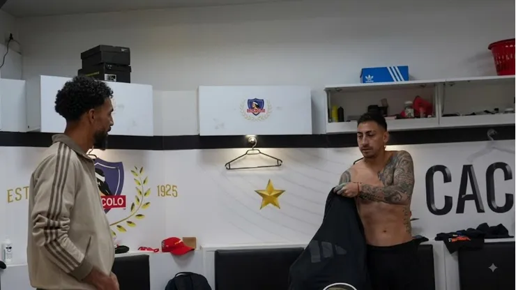 Correa junto a Vozinha en el camarín de Colo Colo