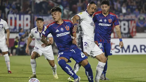 Lucas Barrera es titular en la U con Fernando Gago.