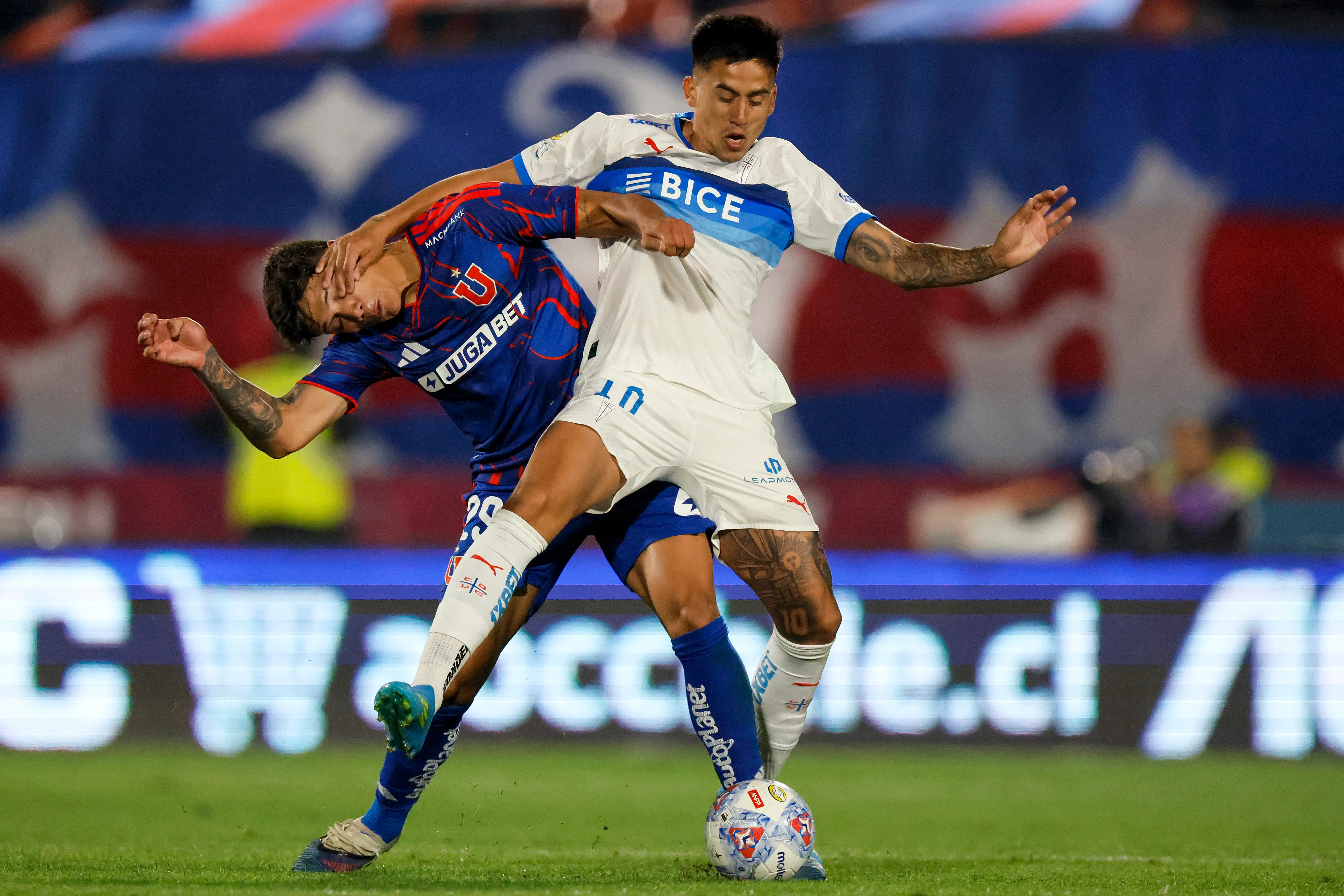 Lucas Barrera debutó esta temporada en U de Chile y ya tiene interesados del extranjero. Foto: Andres Pina/Photosport