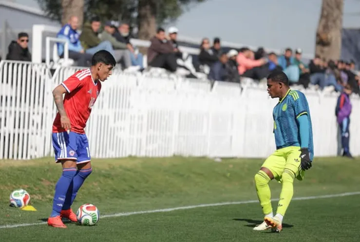 Bayron Barrera en acción ante Colombia por la Roja Sub 17.