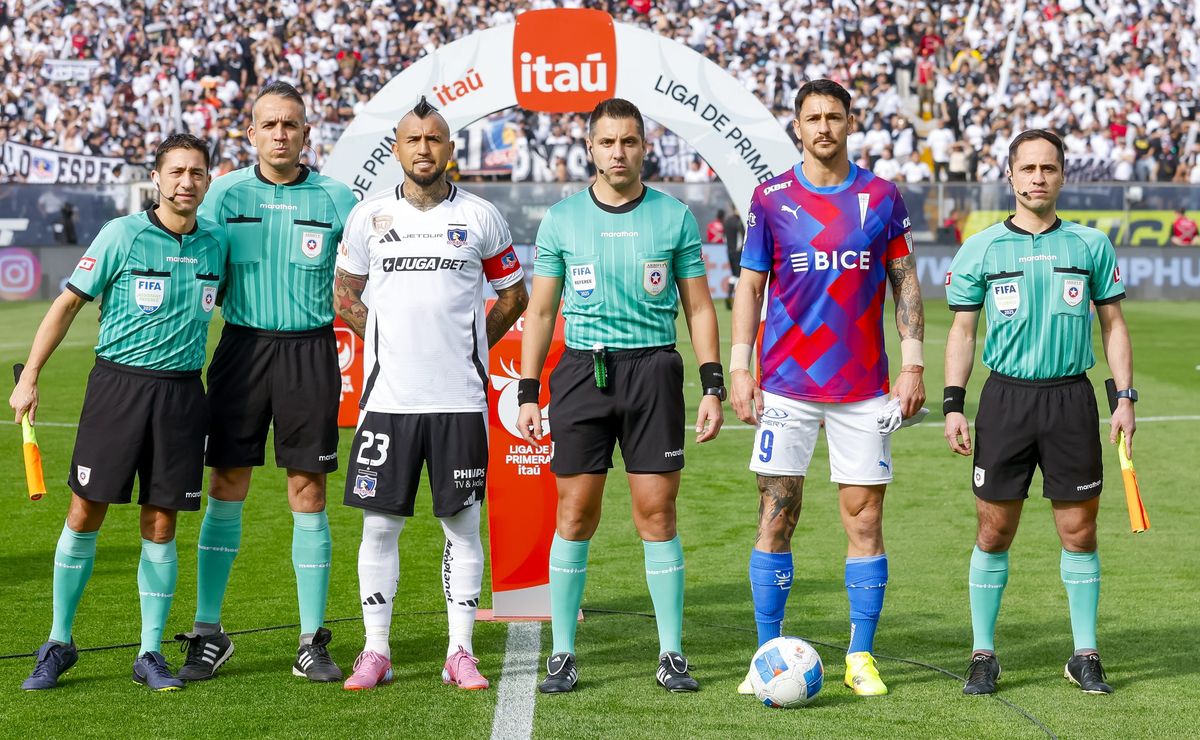 “Han jugado muy bien la Copa Libertadores”: Vidal sorprende y se camisetea con U Católica ante Estudiantes