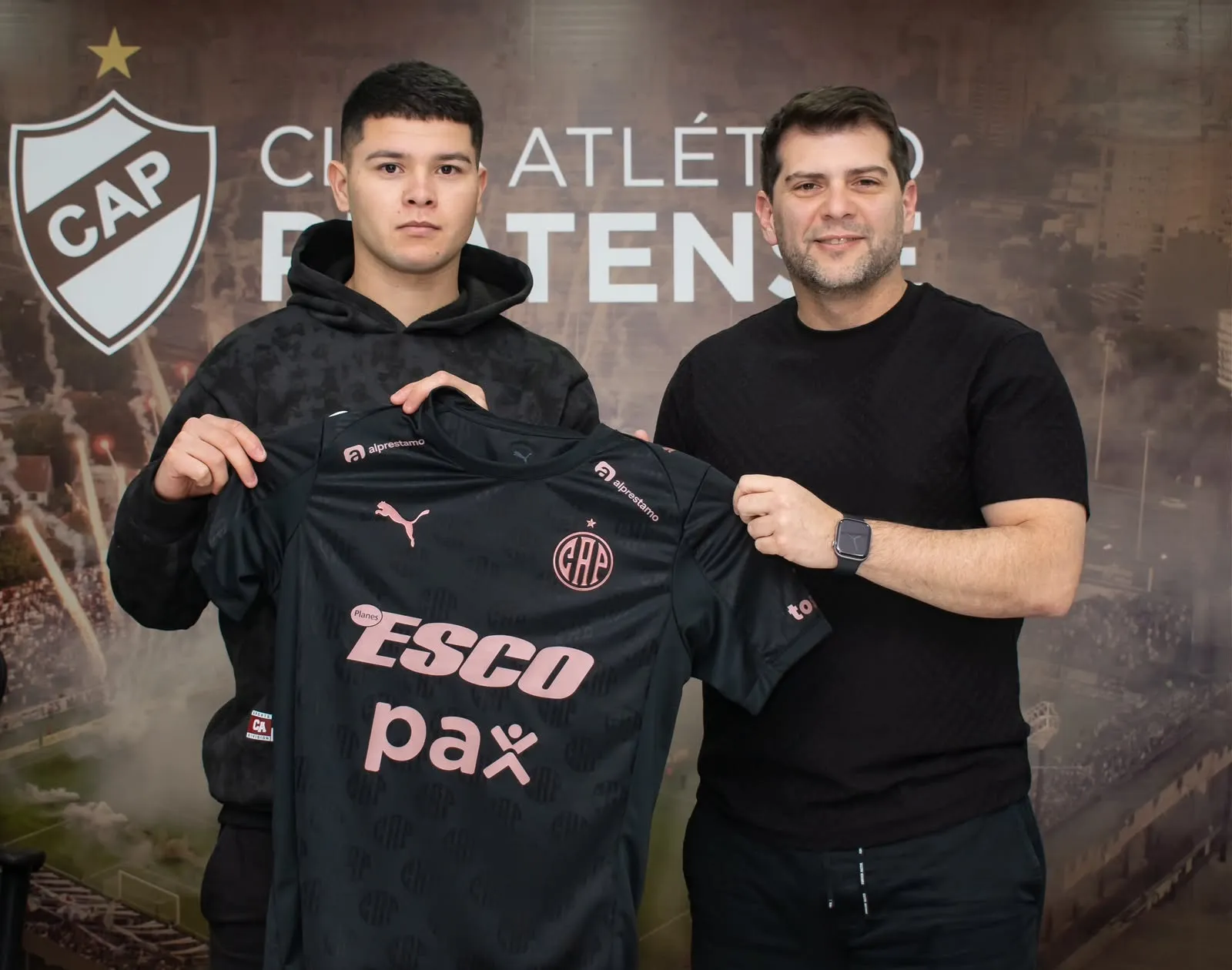 Gastón Arcieri junto a Fabricio López, uno de los últimos refuerzos de Platense.