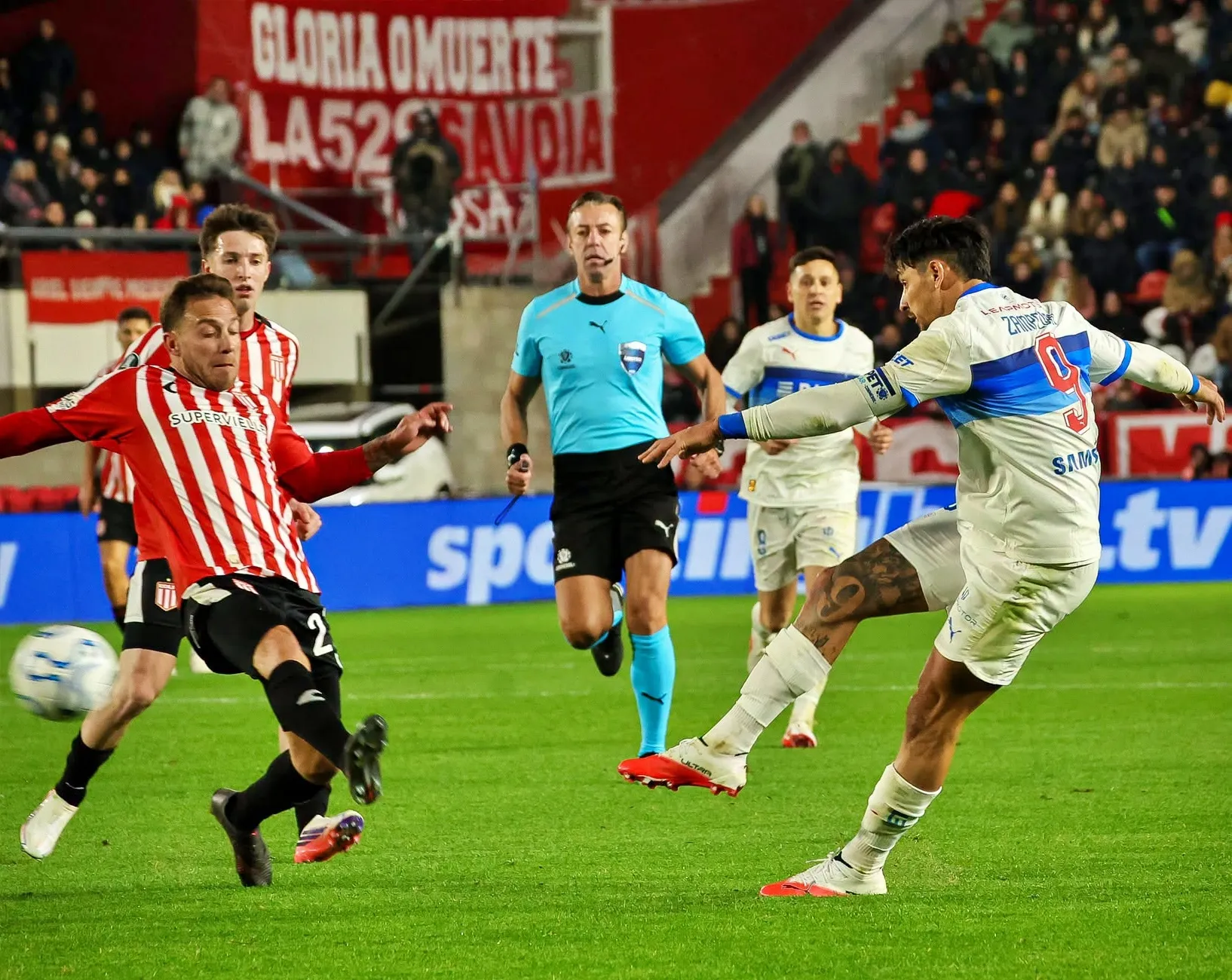 Zampedri otra vez apareció en un momento clave para la UC. | Foto: Cruzados.
