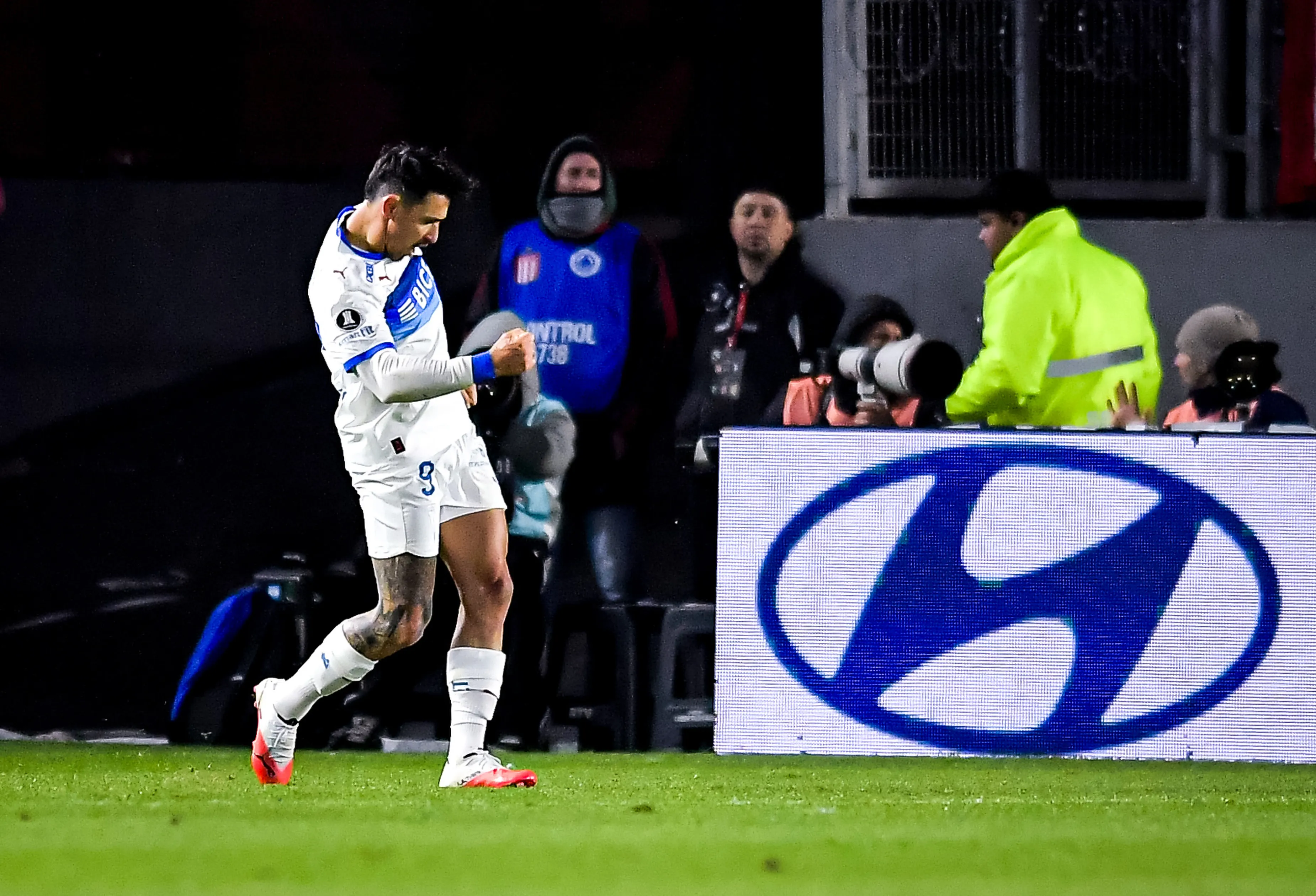 Fernando Zampedri otra vez fue el héroe de Universidad Católica. | Foto: Getty Images.