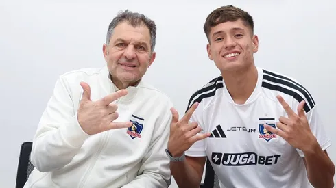 Iván Román firmó su contrato en Colo Colo.