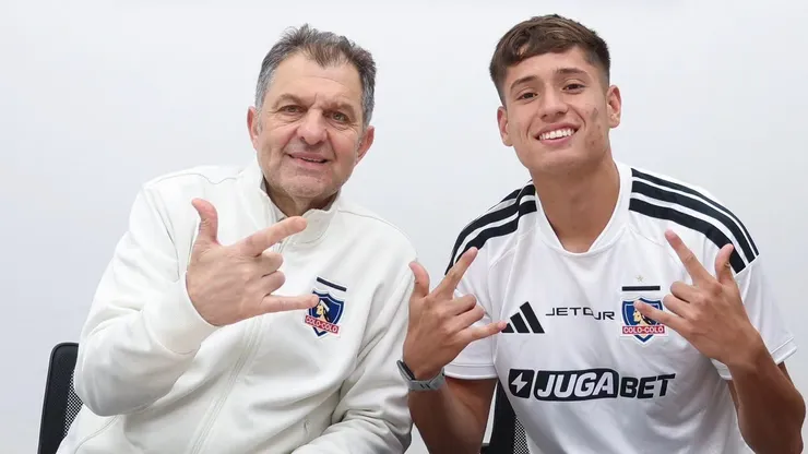 Iván Román firmó su contrato en Colo Colo.