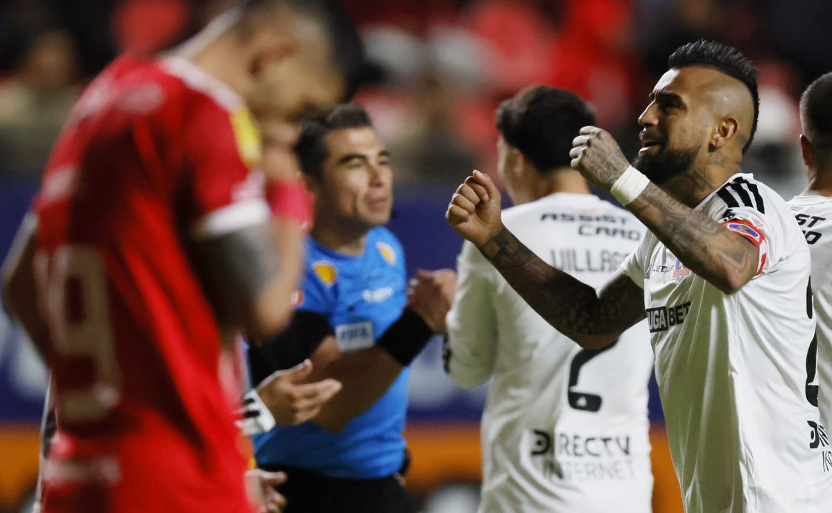 Arturo Vidal llena de elogios a Jeyson Rojas por su gran momento en Colo Colo: “Tiene todo para triunfar”