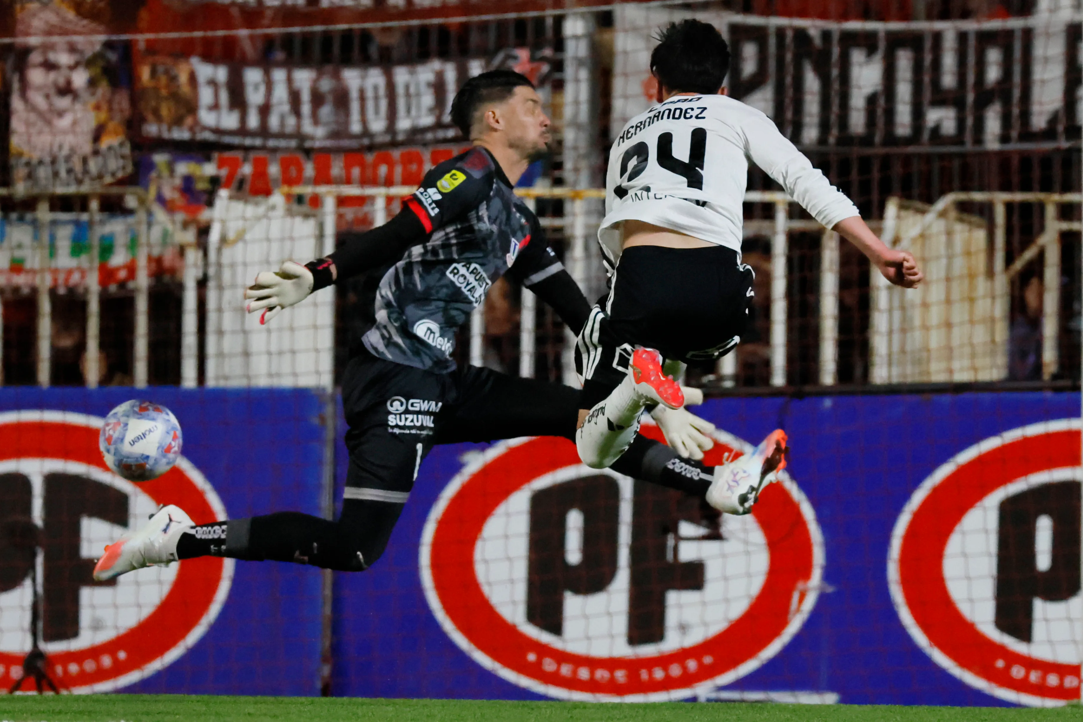 Leandro Hernández aprovechó su velocidad para definir el 2-1 de Colo Colo ante Unión La Calera. (Sebastián Cisternas/Photosport).