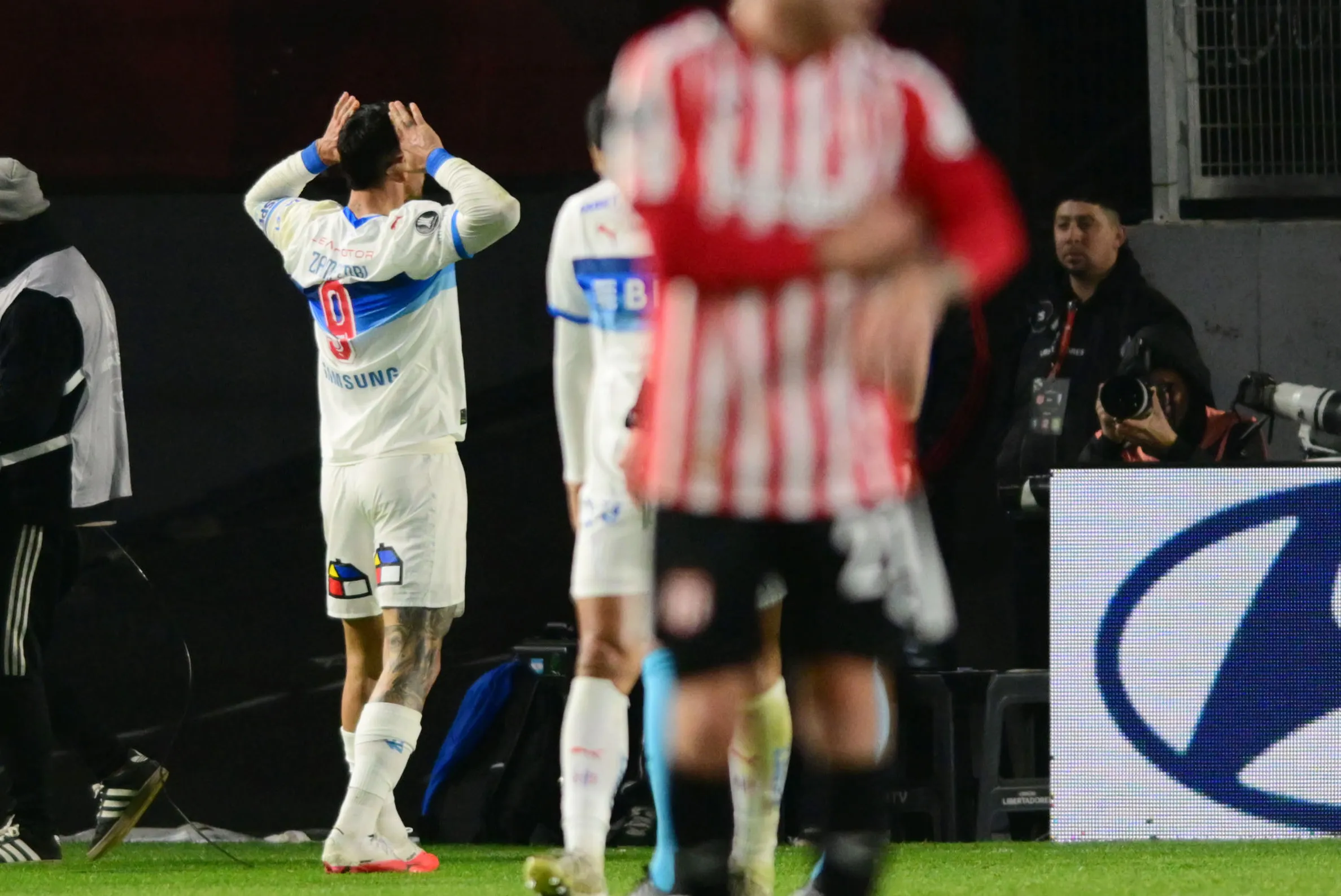 Así festejó Zampedri su golazo ante los Pincharratas. (Ignacio Amiconi/Fotobaires/Photosport).