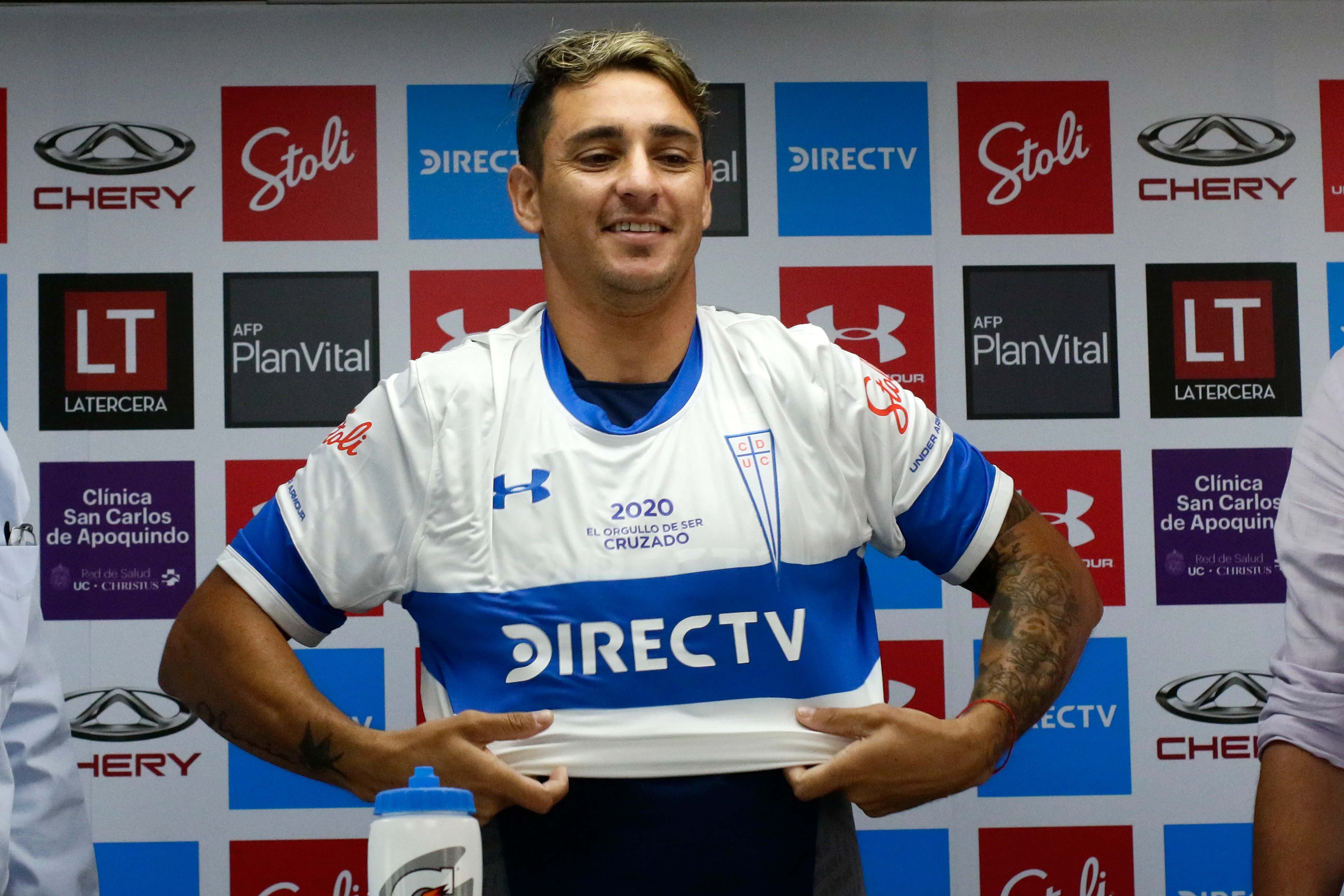 El 27 de diciembre de 2019, Fernando Zampedri fue presentado en la Católica. (Javier Salvo / Photosport).