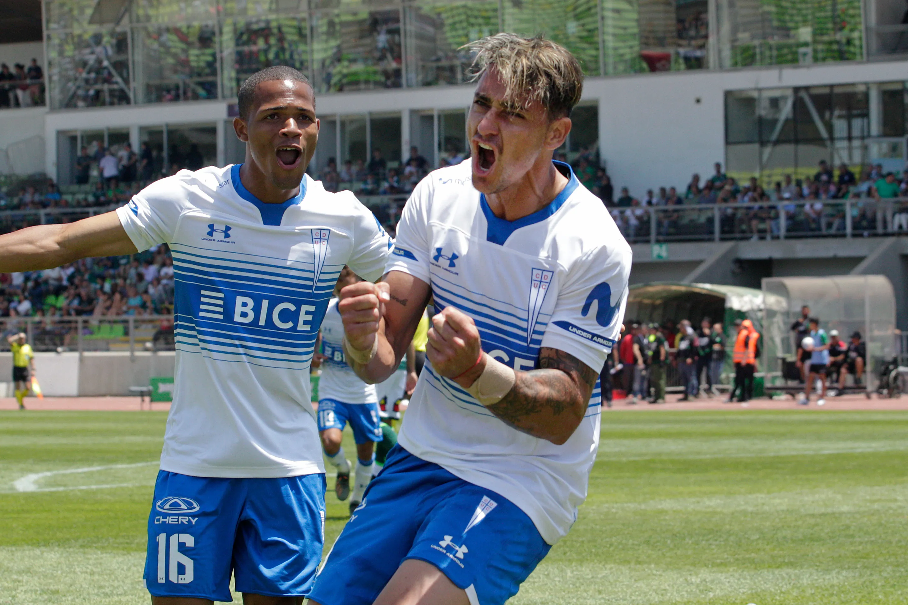 Así gritó Zampedri su primer gol en la Católica. (Sebastian Cisternas/Photosport).