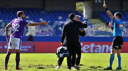 Joaquín Larrivey sufrió insólita expulsión en triunfo de Concepción a U de Conce.