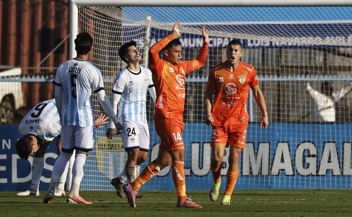 La ley del ex salva a Cobreloa en visita a Magallanes: así queda la tabla de la Primera B