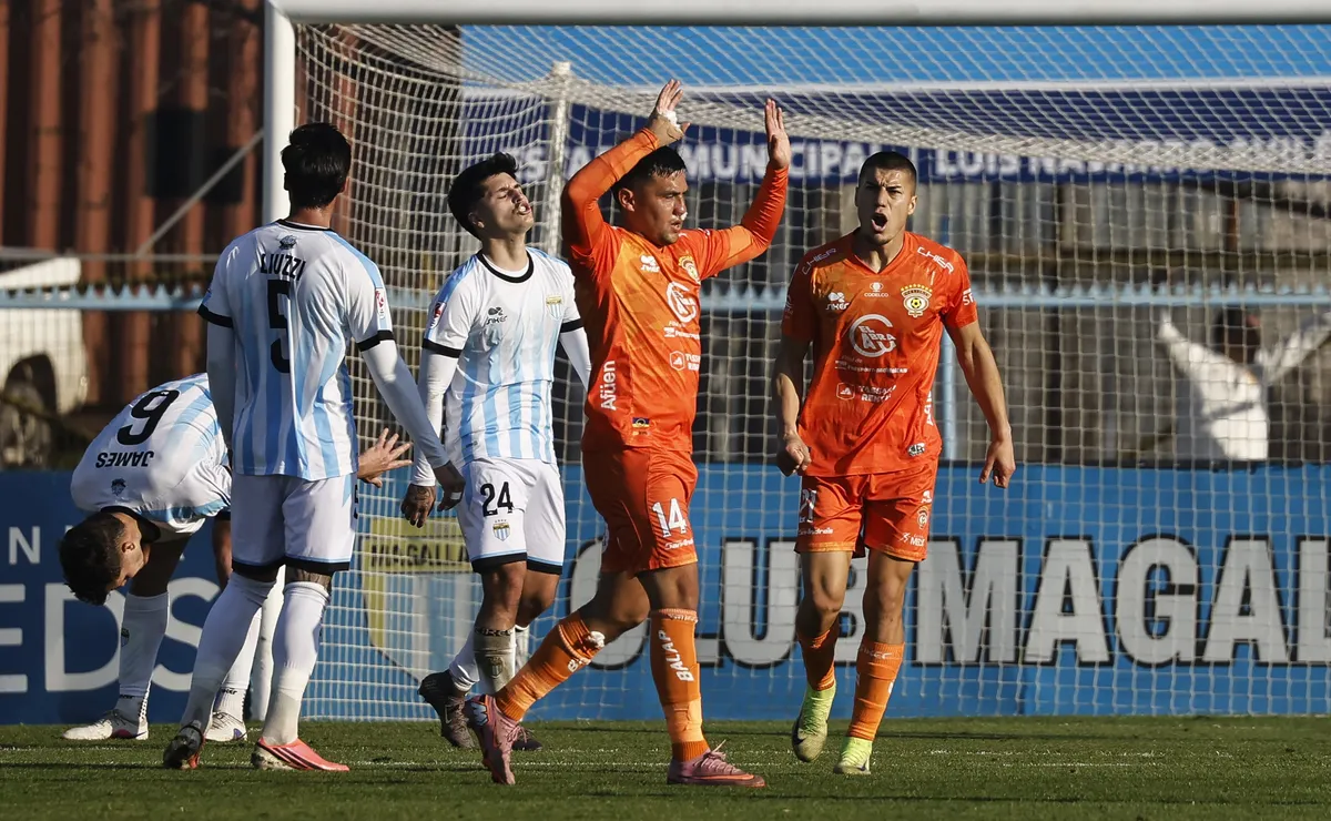 Cobreloa se beneficia de la ley del ex en empate con Magallanes