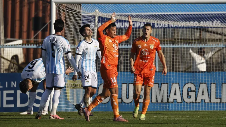 Cobreloa sigue como puntero de la Primera B tras empate ante Magallanes