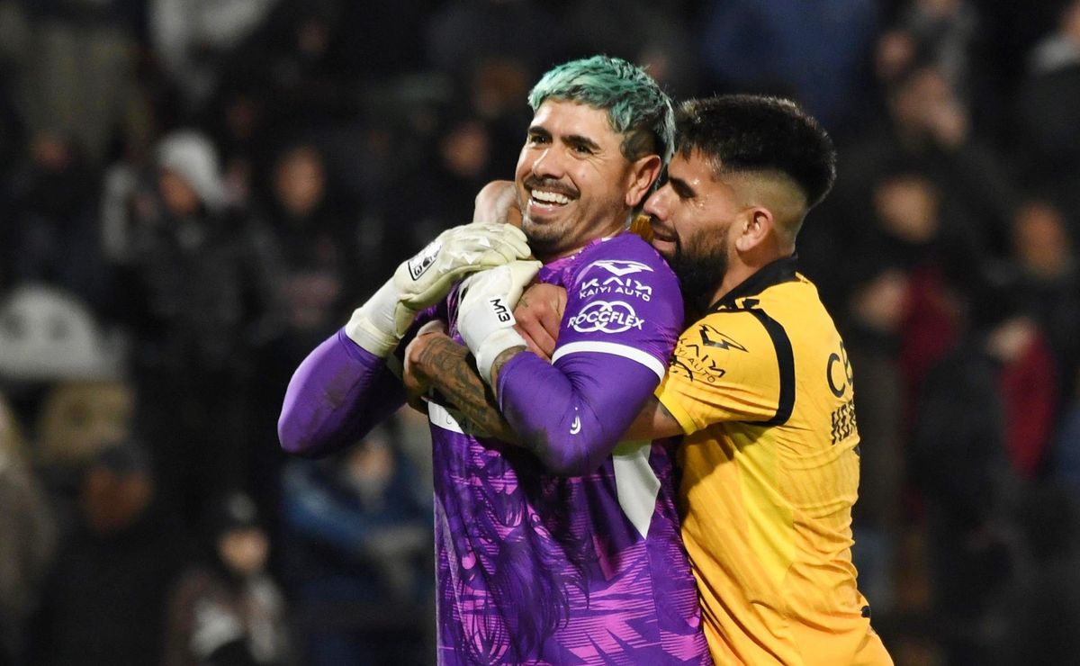Enloquece al continente: Conmebol destaca noche soñada de Mono Sánchez en la Libertadores