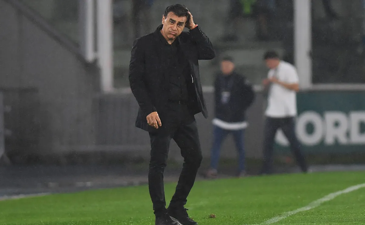 Gustavo Quinteros fuera de la Roja por conexión con empresarios