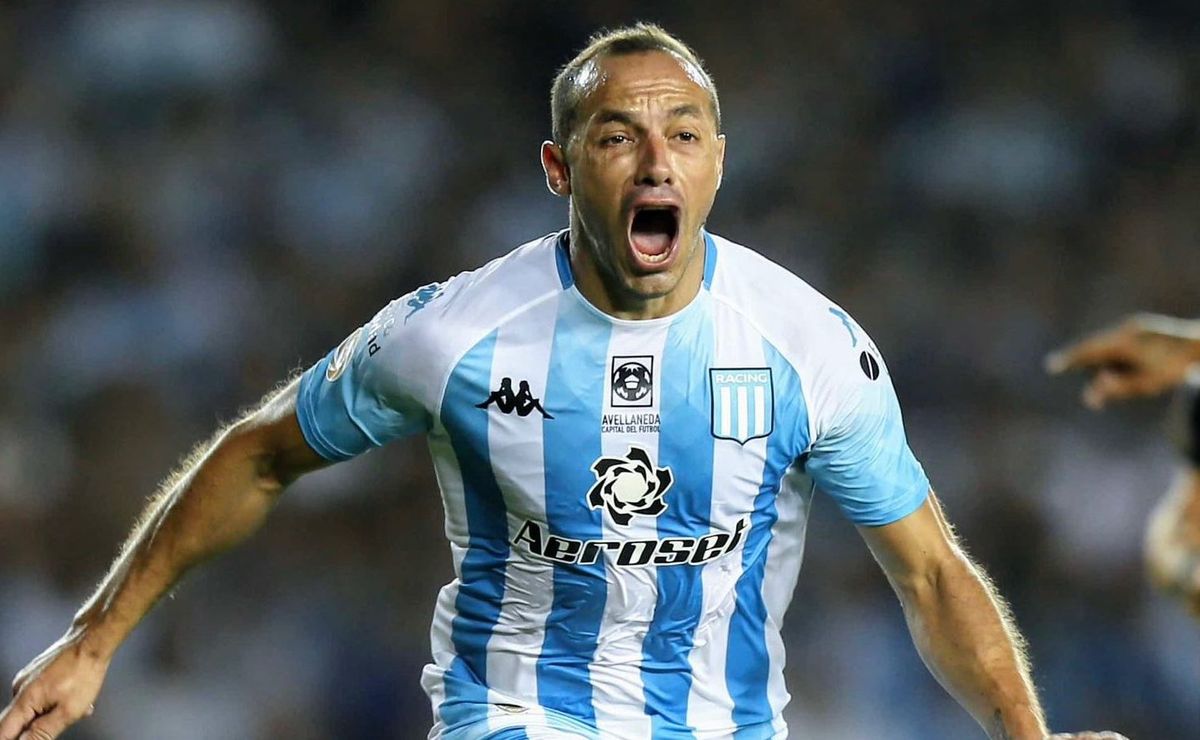 Racing despide a Marcelo Díaz como “leyenda” y recuerda las dos Copa América de Chile sobre Argentina
