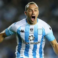 Racing despide a Marcelo Díaz y recuerda las dos Copa América de Chile