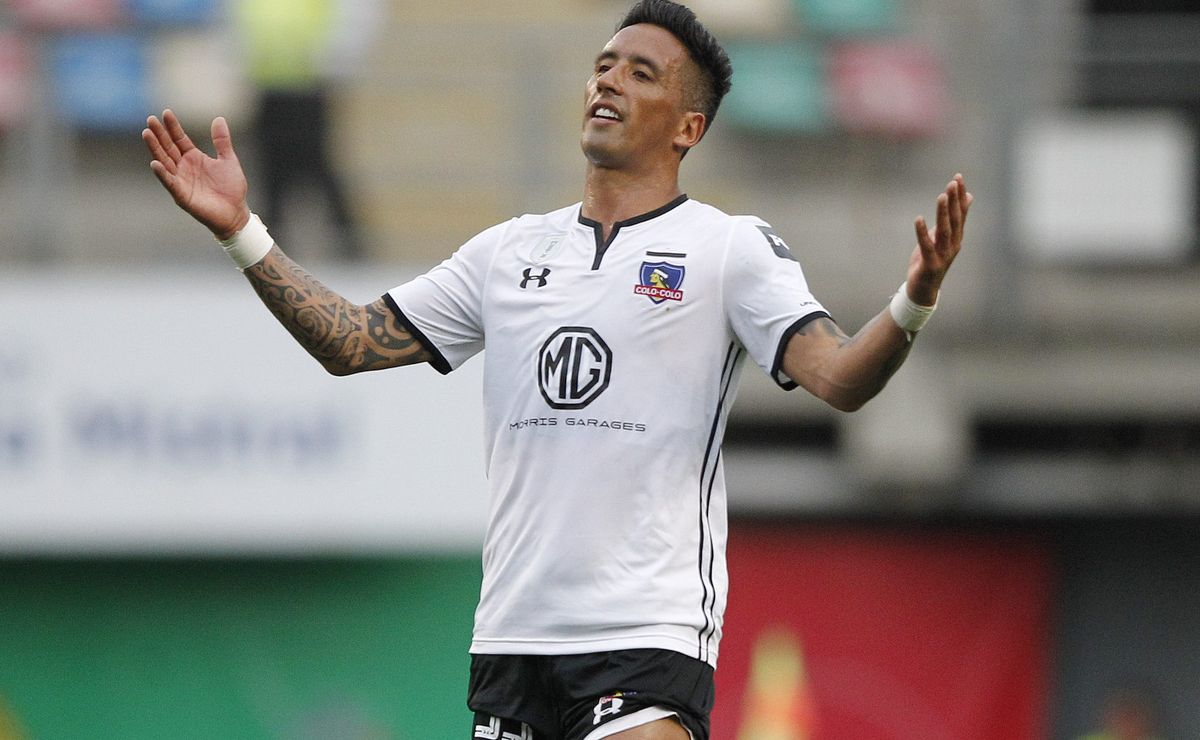 Lucas Barrios se la juega por Javier Correa en Colo Colo: “Tiene mucho nivel”