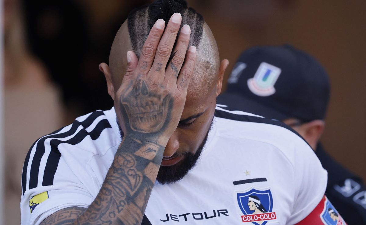 El respaldo a la decisión de Aníbal Mosa con Arturo Vidal en Colo Colo: “Tenía que llegar el momento”