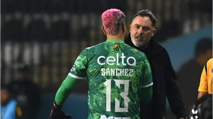 Hernán Caputto no tuvo más que rendirse a los pies del experimentado arquero de los Piratas.
