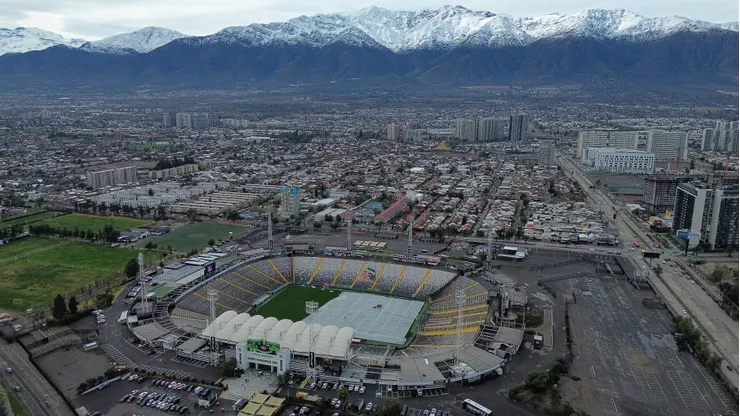 La cancha del Monumental está protegida de las lluvias.