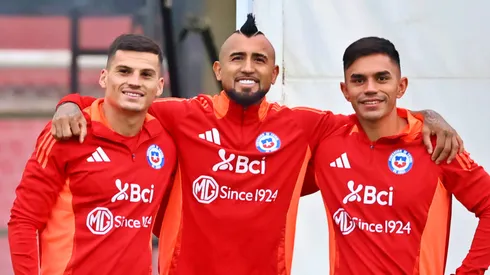Vidal junto a Cepeda y Pizarro, dos apuntados para el recambio de la Roja.