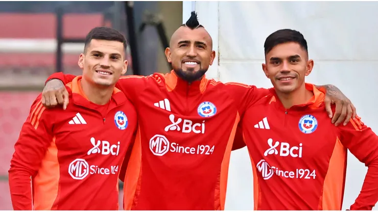 Vidal junto a Cepeda y Pizarro, dos apuntados para el recambio de la Roja.
