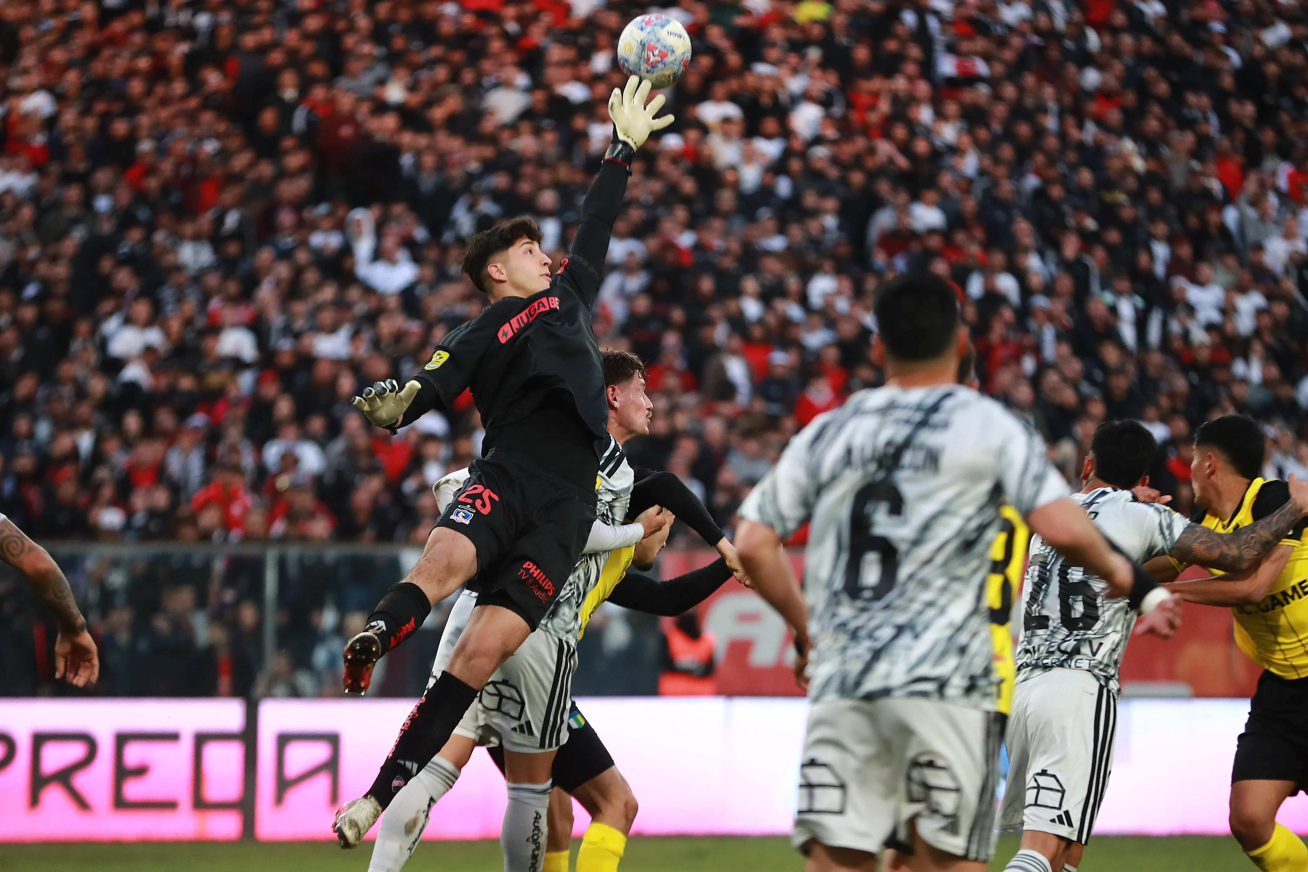 Gabriel Maureira en acción durante el primer tiempo. (Felipe Zanca/Photosport).