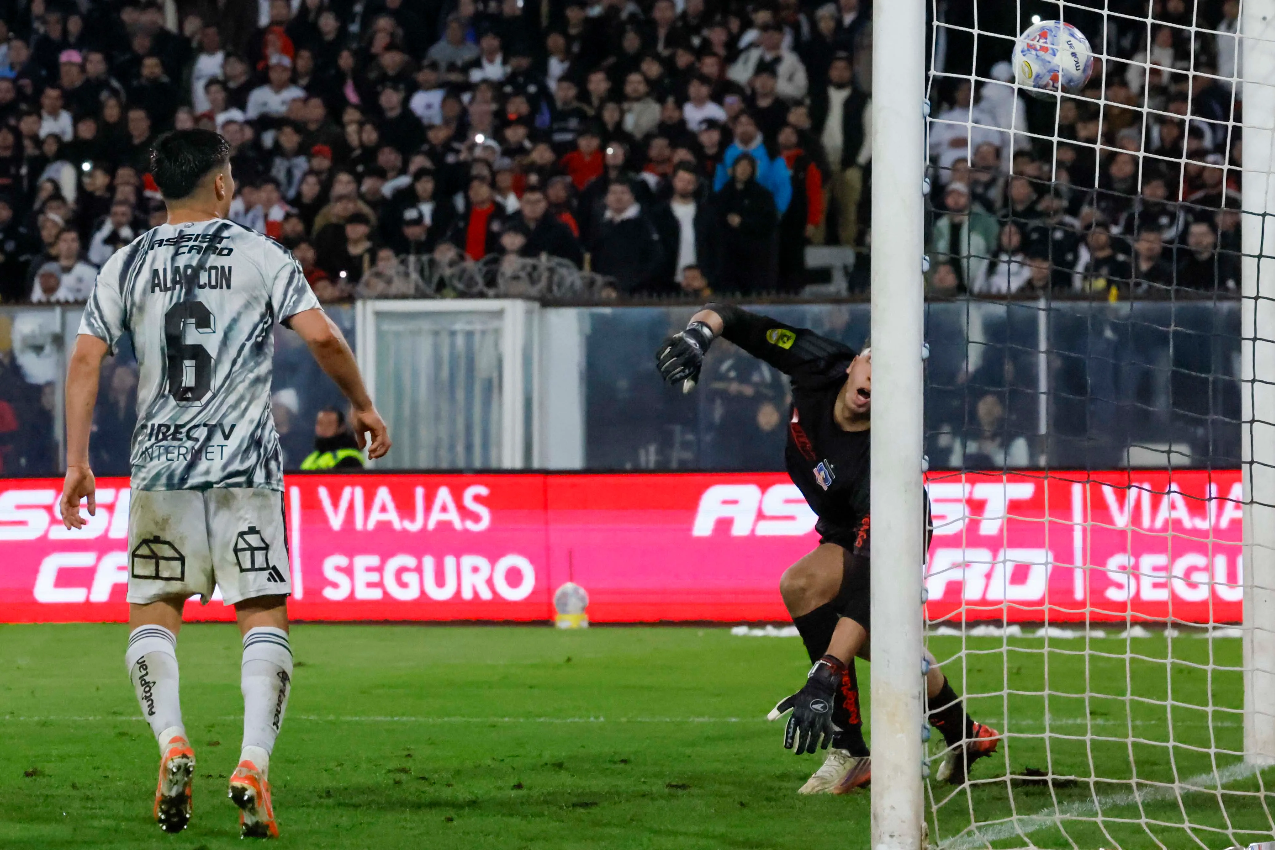 Así vio Maureira el gol de Castillo ante el Cacique. (Andres Pina/Photosport).