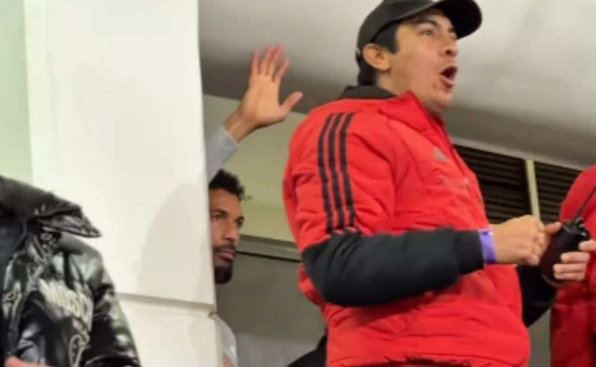 Hinchas reaccionan a tibia reacción de Vozinha tras gol de Colo Colo: “No sabe dónde está”