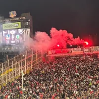 ¿Castigo para Colo Colo? Las bengalas que se prendieron en el Monumental