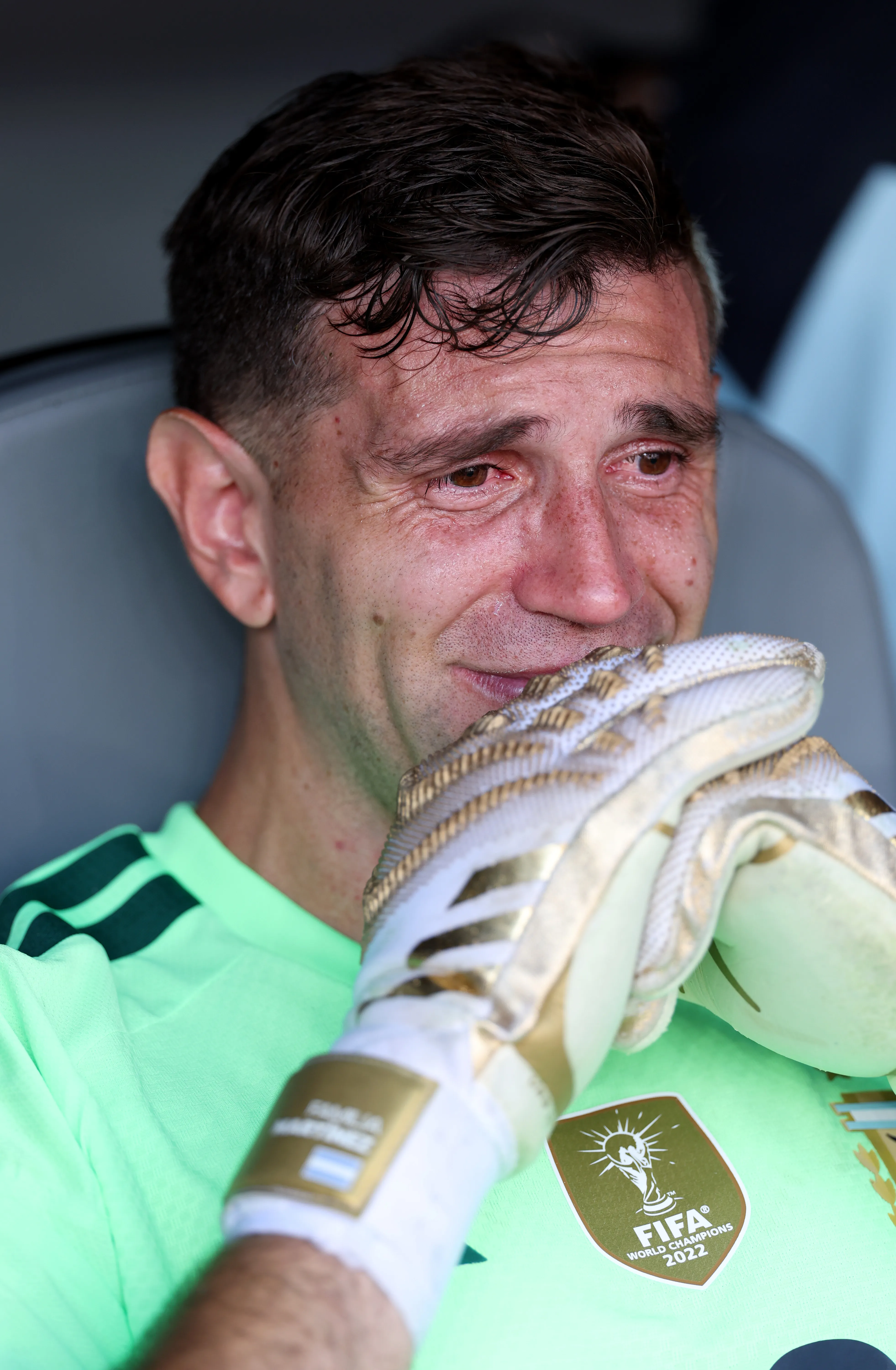 Emiliano Martínez se puede quedar sin nada en el mercado. (Photo by Dan Mullan/Getty Images)