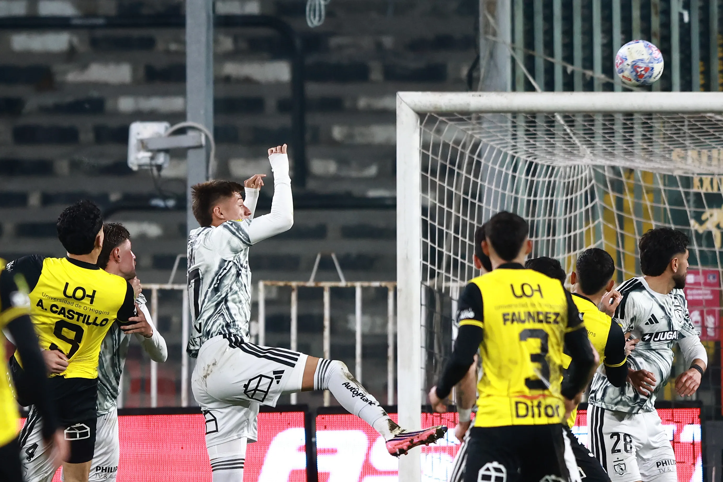 Castillo superó a la marca de Sosa y Román, y marcó el 2-2 ante Colo Colo
