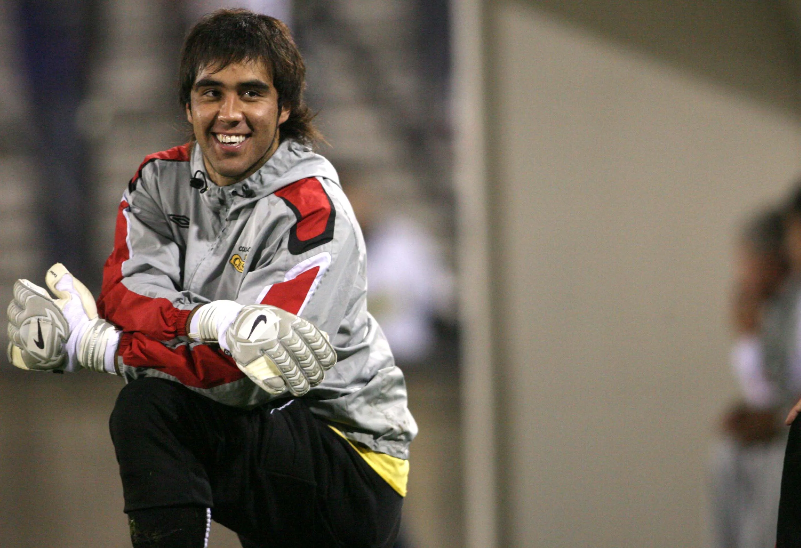 Claudio Bravo tuvo inicio complejo en el arco de Colo Colo hace más de 20 años. | Foto: Photosport.