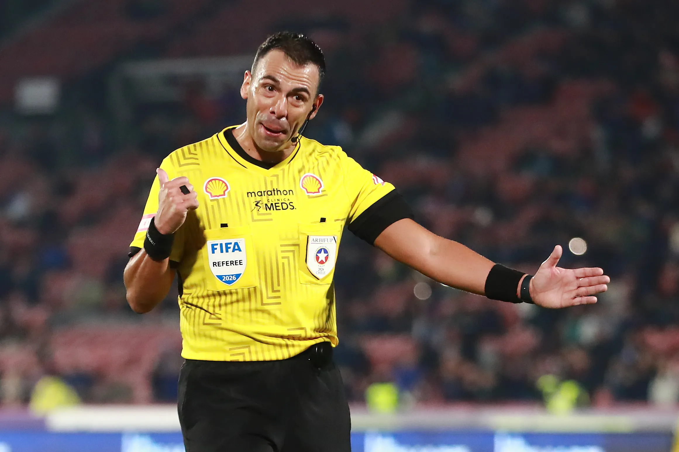 Juan Lara pasa del Mundial a arbitrar el Superclásico. Foto: Felipe Zanca/Photosport