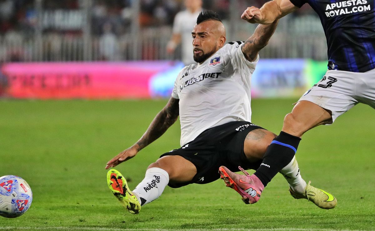 Vidal apunta a la pésima cancha del Monumental y no tiene miedo en cambiar de estadio: “Somos locales en todos lados”
