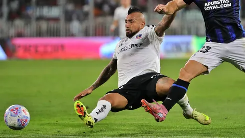 Vidal criticó duramente la cancha del Monumental.