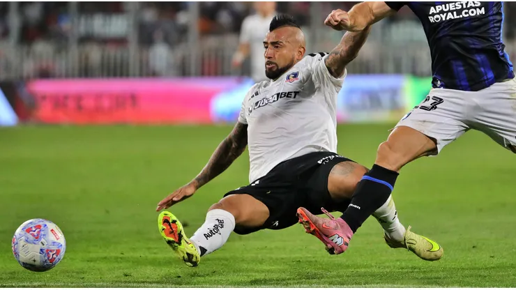 Vidal criticó duramente la cancha del Monumental.