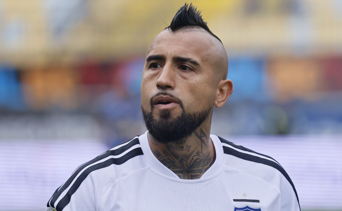 Vidal pega gran reto a un compañero de Colo Colo por desatento: “Tiene que volver al máximo, cambiar el ritmo”